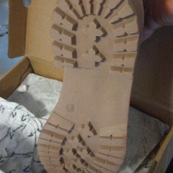 New Womens Sz 9 Seven7 light gold Chelsea slip on business casual boots - Picture 13 of 14